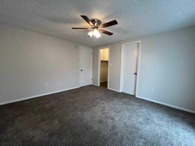 Building Photo - 10th Street Square Apartments