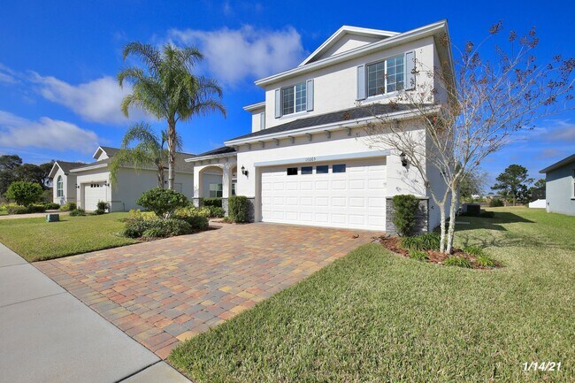 Foto del edificio - Beautiful 4/2.5 Spacious Home with a Loft ...