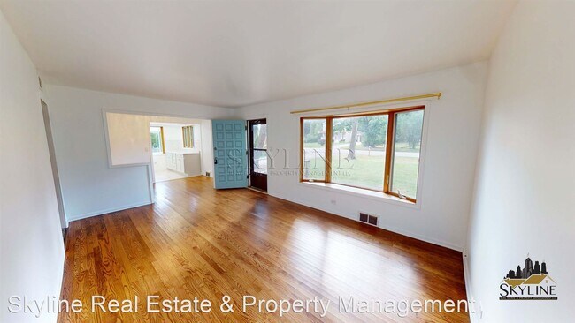 Building Photo - 3 br, 2 bath House - 1N145 Harriet Street