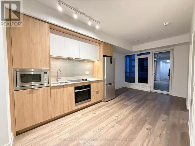 Building Photo - 395 Square One Dr