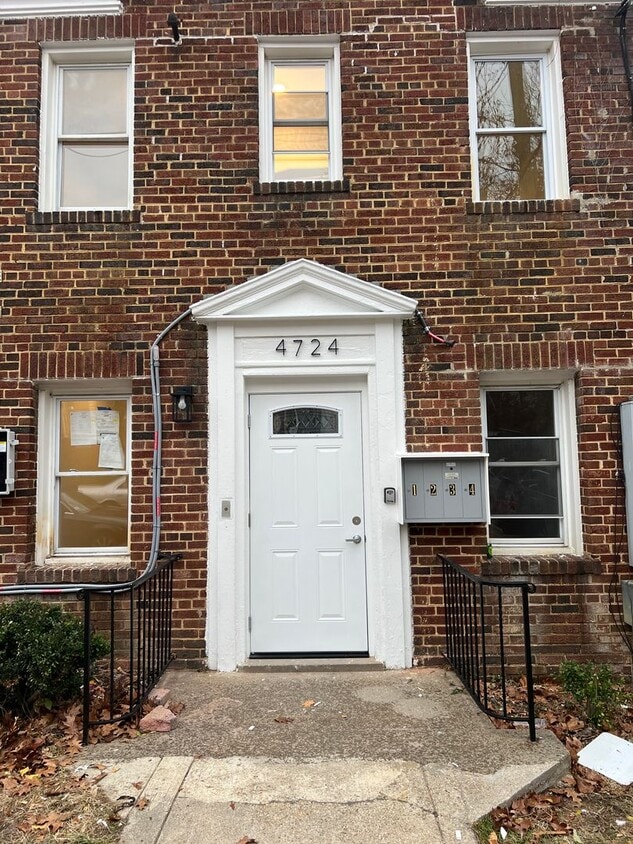 Photo - 4724 3rd Pl NW
