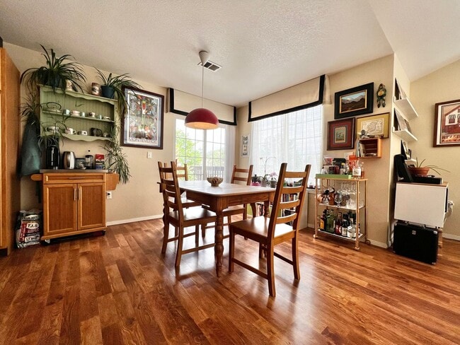 Building Photo - 3 bedroom 2 bathroom Condo in West Fort Co...