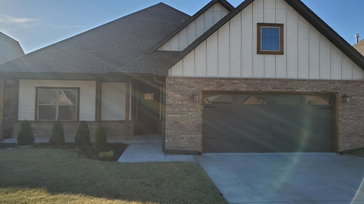 Building Photo - 920 Stonebridge Village Dr