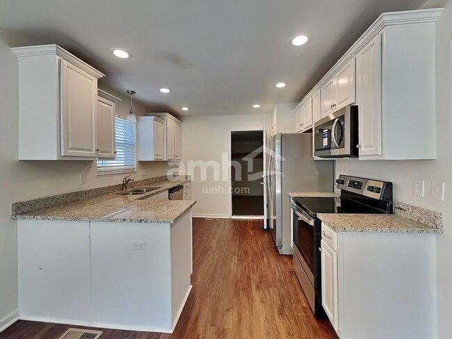 Building Photo - 10704 Sandy Ct