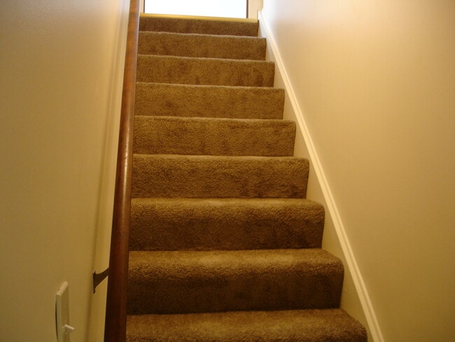 Escaleras terminadas - 7101 N Park Ave