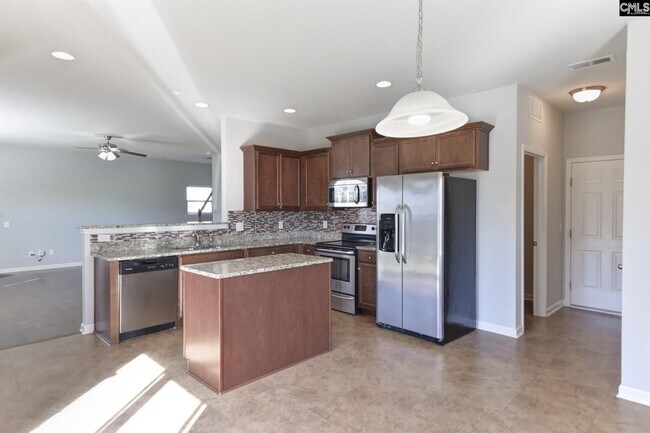 Building Photo - 869 Sunseeker Dr