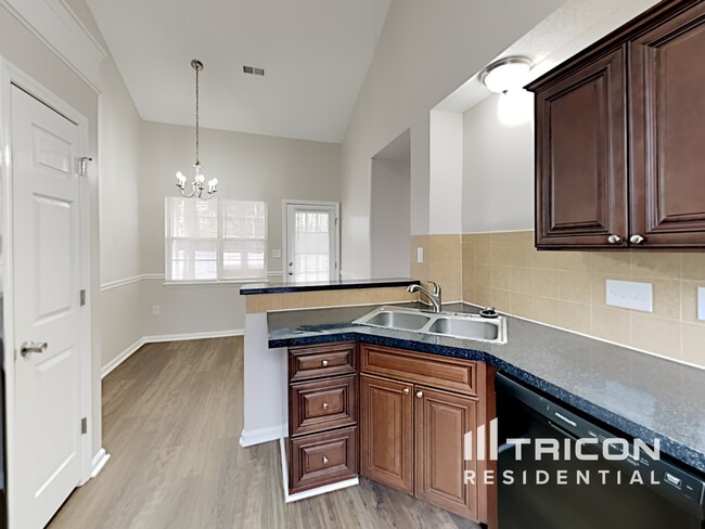 Foto del edificio - 5704 Ebley Ln
