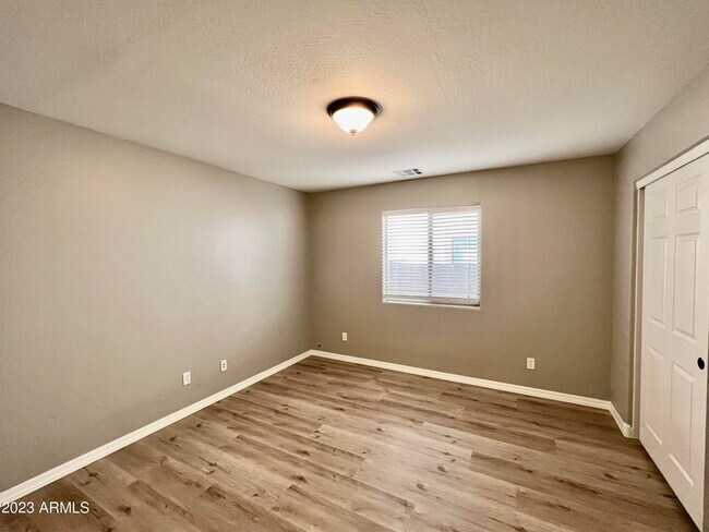 Building Photo - 2332 W Roy Rogers Rd