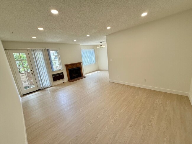 Foto del edificio - 3546 Hughes Ave