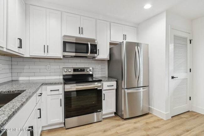 Building Photo - 1924 Danese Ct