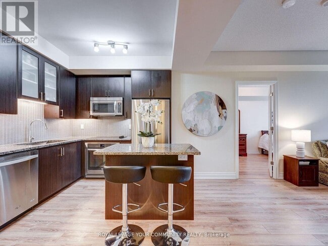 Building Photo - 9088 Yonge St