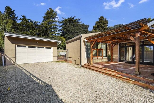 Building Photo - 2696 San Carlos Ave