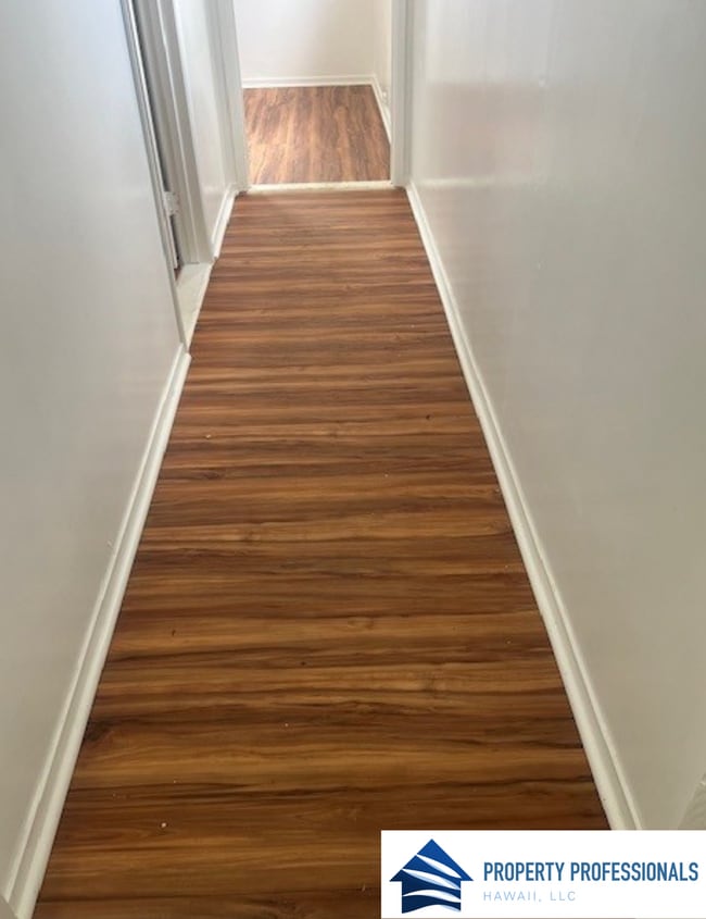 Building Photo - Fresh paint & floors in Mountain View