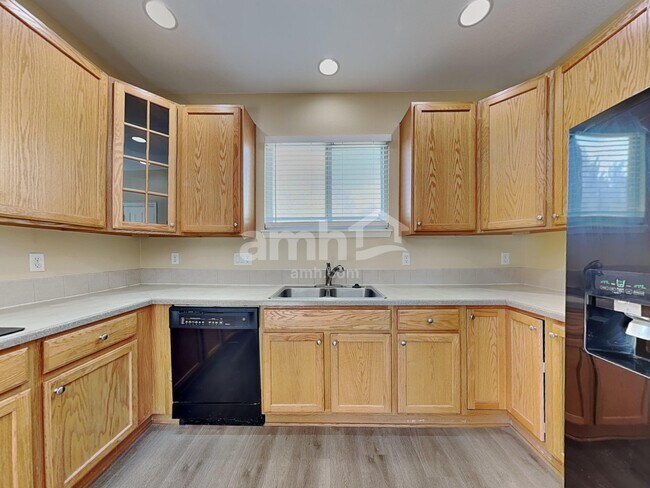 Foto del edificio - 9742 Jasper Dr