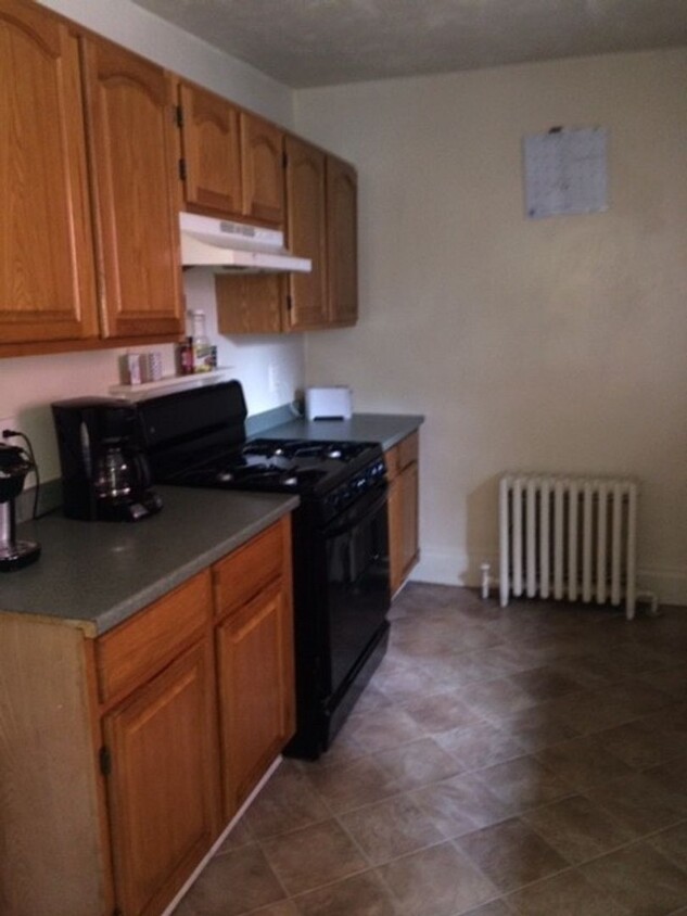 Foto principal - Four Bedroom Two Bath Off Campus Student H...