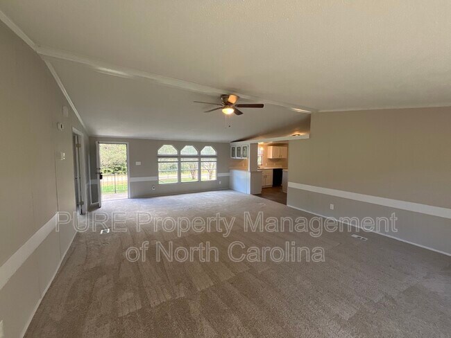 Foto del edificio - 318 Rankin Hill Rd
