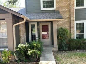 Building Photo - 1015 E Yager Ln