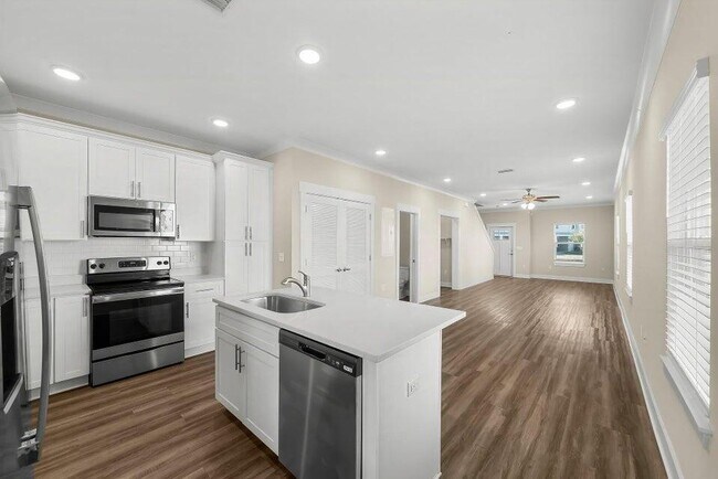 Building Photo - 303 N Sand Palm Rd