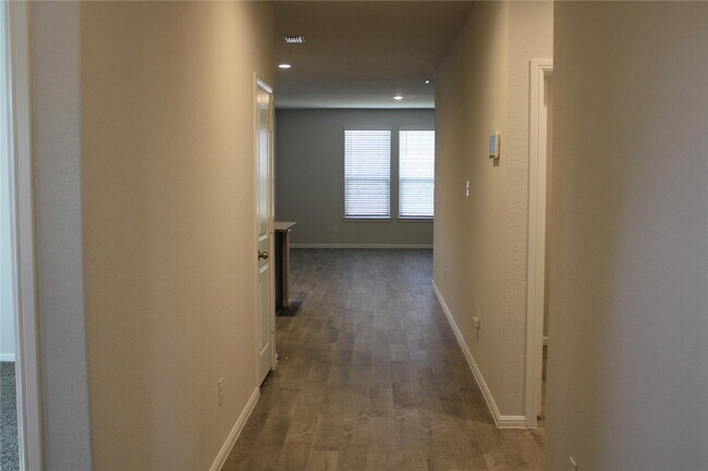 Foto del edificio - 769 Beebrush Dr