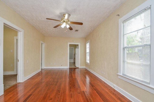 Foto del edificio - 1123 Louise St