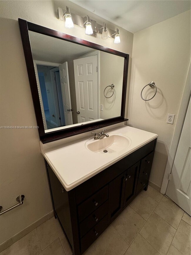 Foto del edificio - 7130 NW 179th St