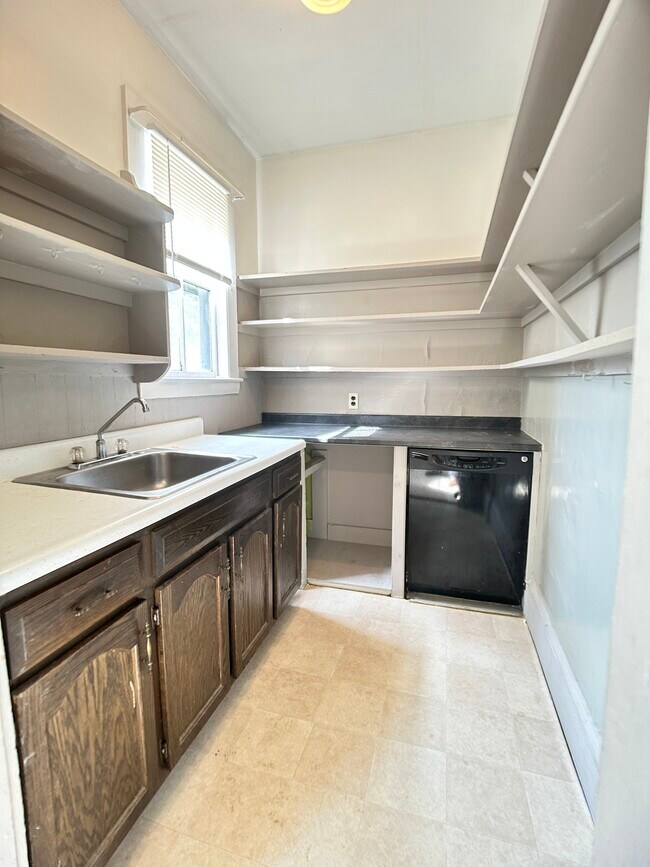 Foto del edificio - 55 Rindge Ave