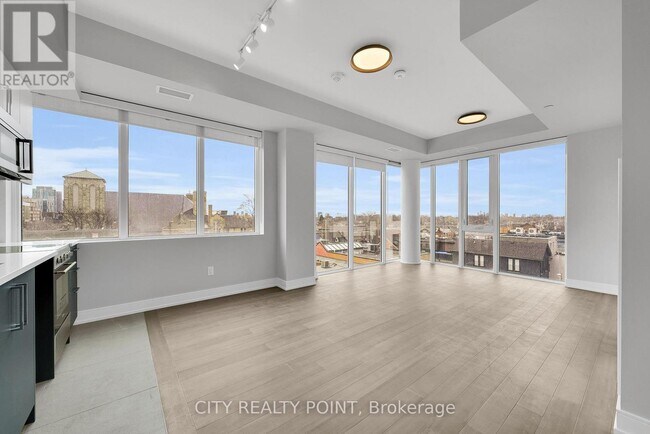 Photo du bâtiment - 664-664 Spadina Ave.