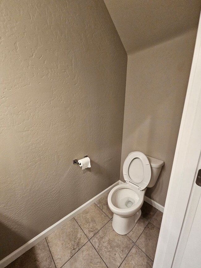 Building Photo - Beautiful Townhomes in East Medford