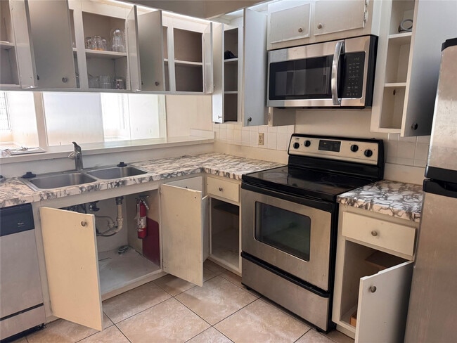 Foto del edificio - 3626 Whitehall Dr