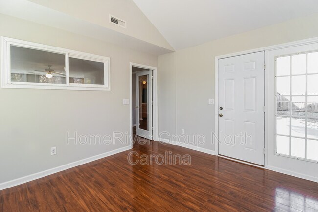 Foto del edificio - 5304 Willow Ridge Dr