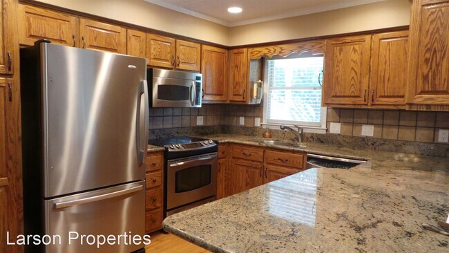 Building Photo - 3 br, 2 bath House - 827 S. Eighth St