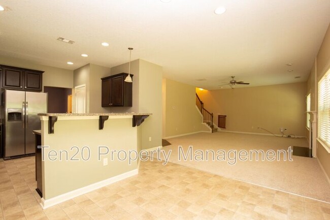 Foto del edificio - 9789 Yellow Pine Dr.