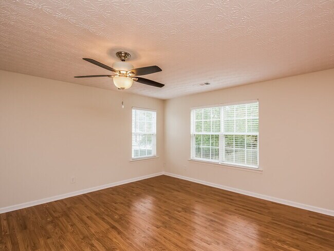 Foto del edificio - 120 Holly Mill Village Dr