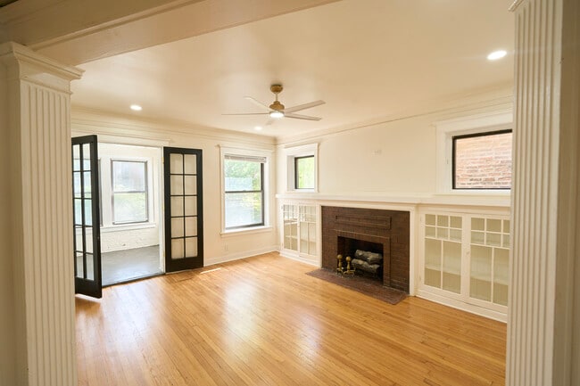 Building Photo - 6142 S Rhodes Ave