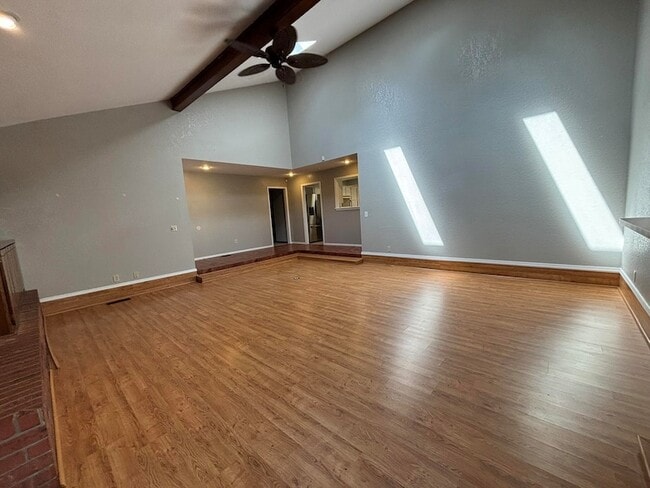 Foto del edificio - 1302 Briar Creek Rd
