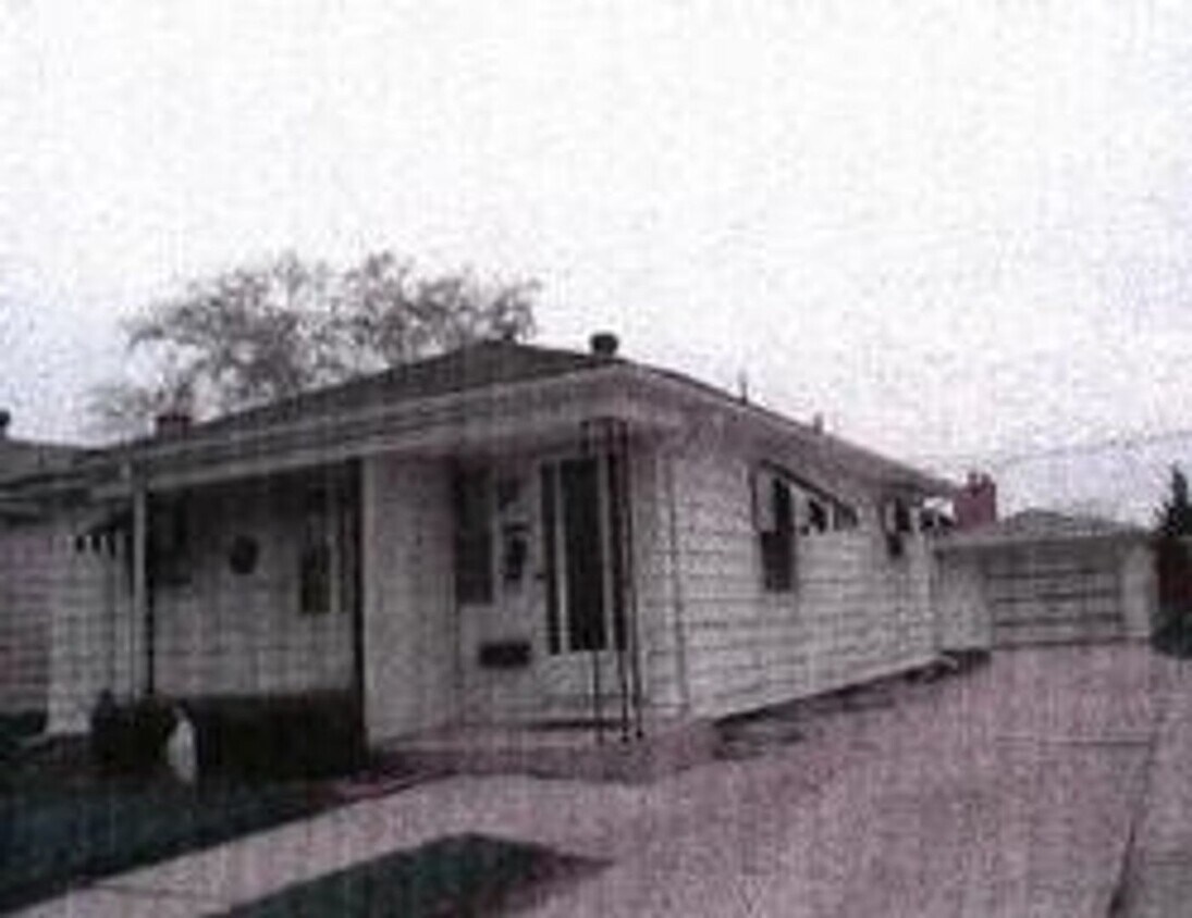 Primary Photo - Spacious 2 Bedroom