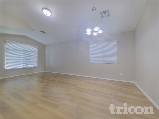 Foto del edificio - 23943 W Hadley St