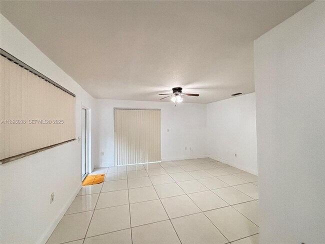 Foto del edificio - 12 Andros Rd