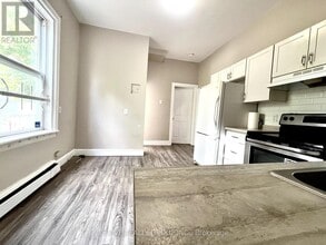 Building Photo - 448 Simcoe St