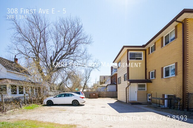 Photo du bâtiment - Two Bedroom Basement Apartment