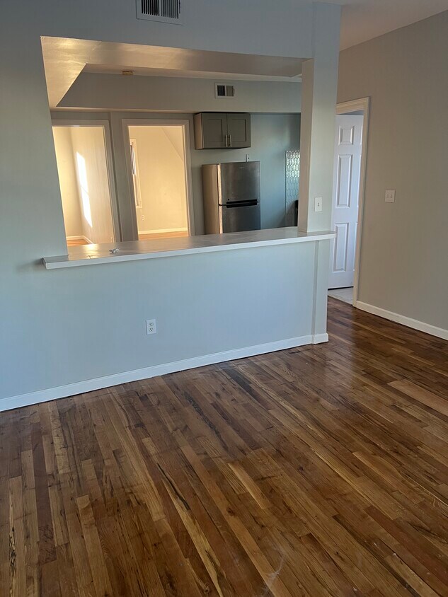 Building Photo - 10 Farley Ave