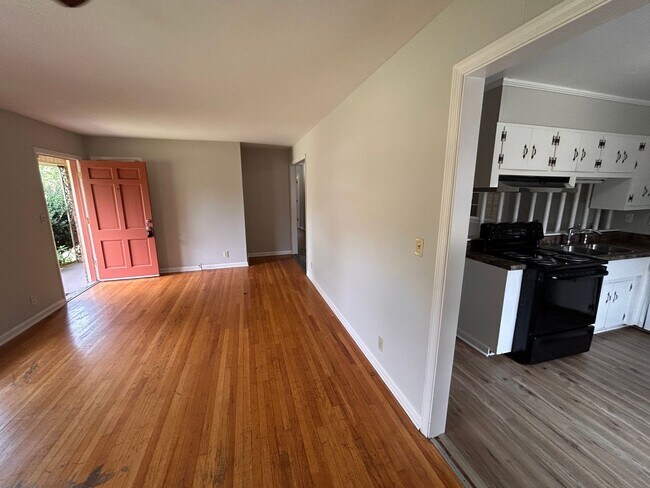 Foto del edificio - 3214 Lewisburg Dr NW