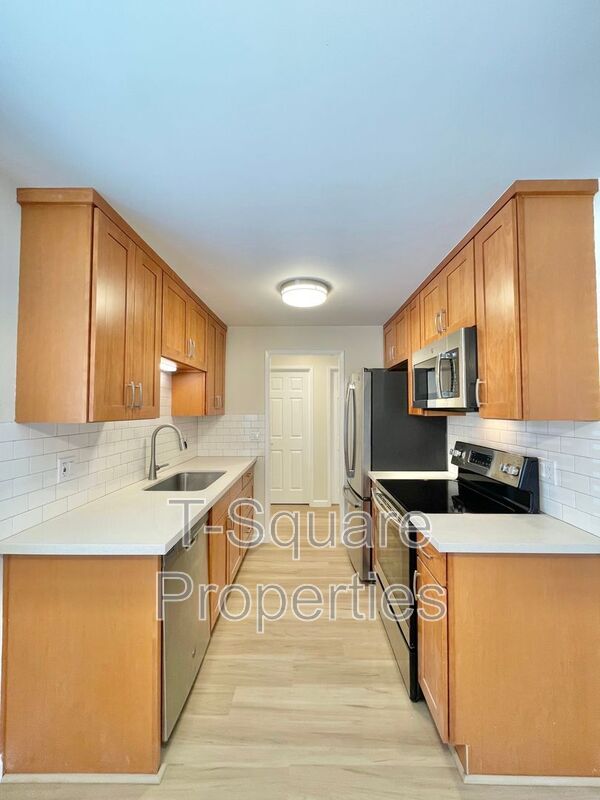 Building Photo - 325 5th Ave S