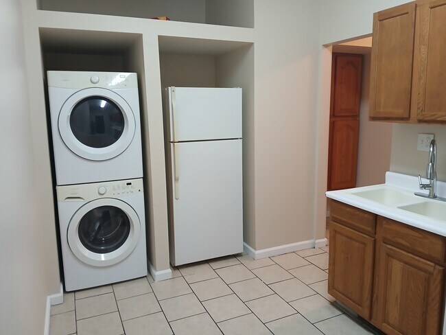 Foto del edificio - 705 S Poplar St