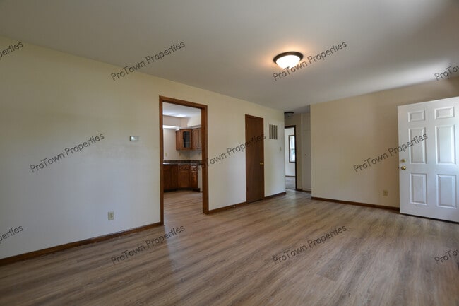 Foto del edificio - 8 Girard Blvd