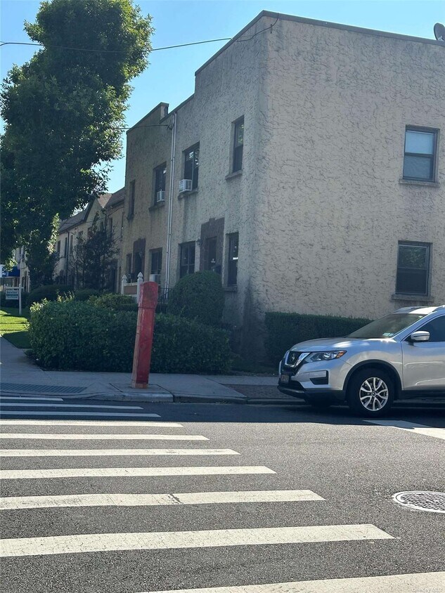 Foto del edificio - 257-04 Hillside Ave.