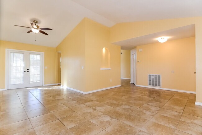 Foto del edificio - 7220 Bromley Dr