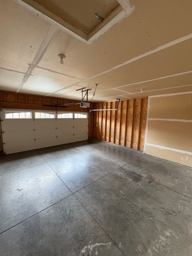 Building Photo - 588 Blue Karner Dr