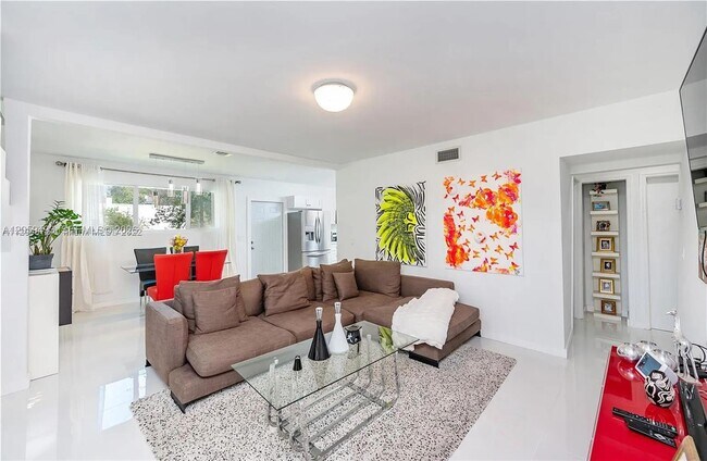 Foto del edificio - 444 NW 77th St