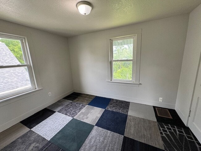 Building Photo - 3515 Felician St